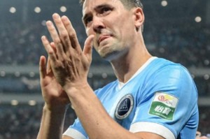 开云平台-跌出“跑男”榜前3！周定洋来到深圳跑不动了，全场隐身惹争议