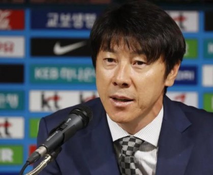开云中国-申台龙自曝胸部大手术经历 暂定8.12返回印尼
