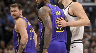 詹姆斯之后谁来搭档东契奇？浓眉二进宫？约基奇字母哥前往湖人？