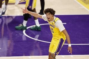 湖人队记：海斯在续约的过程中放弃了交易否决权