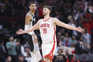 开云下载-申京对阵文班5胜3负 场均20.5分10.5板5.3助VS17.5分11.5板3.4帽