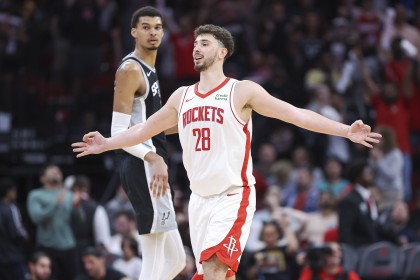 开云下载-申京对阵文班5胜3负 场均20.5分10.5板5.3助VS17.5分11.5板3.4帽