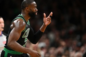 开云下载-传球进化中！杰伦·布朗送出12次助攻 创常规赛生涯纪录