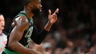 开云下载-传球进化中！杰伦·布朗送出12次助攻 创常规赛生涯纪录