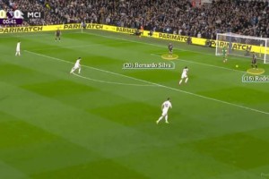 开云APP-TA解析曼城门球战术：两名后腰禁区内接球破解对手人盯人逼抢