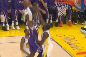 开云平台-詹姆斯突破途中疑似顶到了“小追梦”！追梦捂裆有些不适